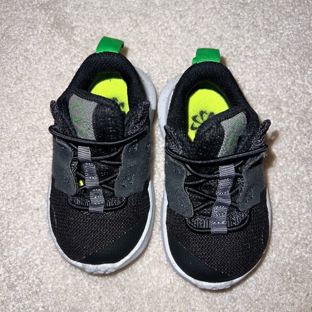 Nike Black and White Sneakers Lightweight Athletic Design